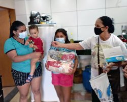 Entrega de doações na Vila Paquetá  na região da Pampulha (BH), no dia 03/03.